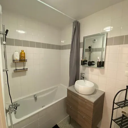 Spacieux - 10' Gare Apartment