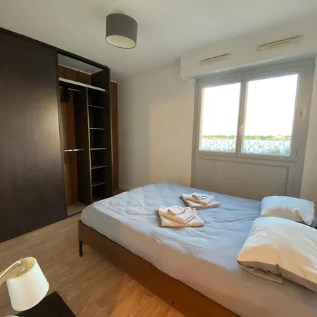 Spacieux - 10' Gare Apartment