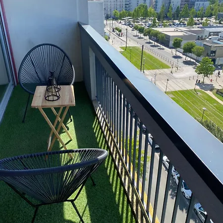 Apartment Spacieux - 10' Gare *